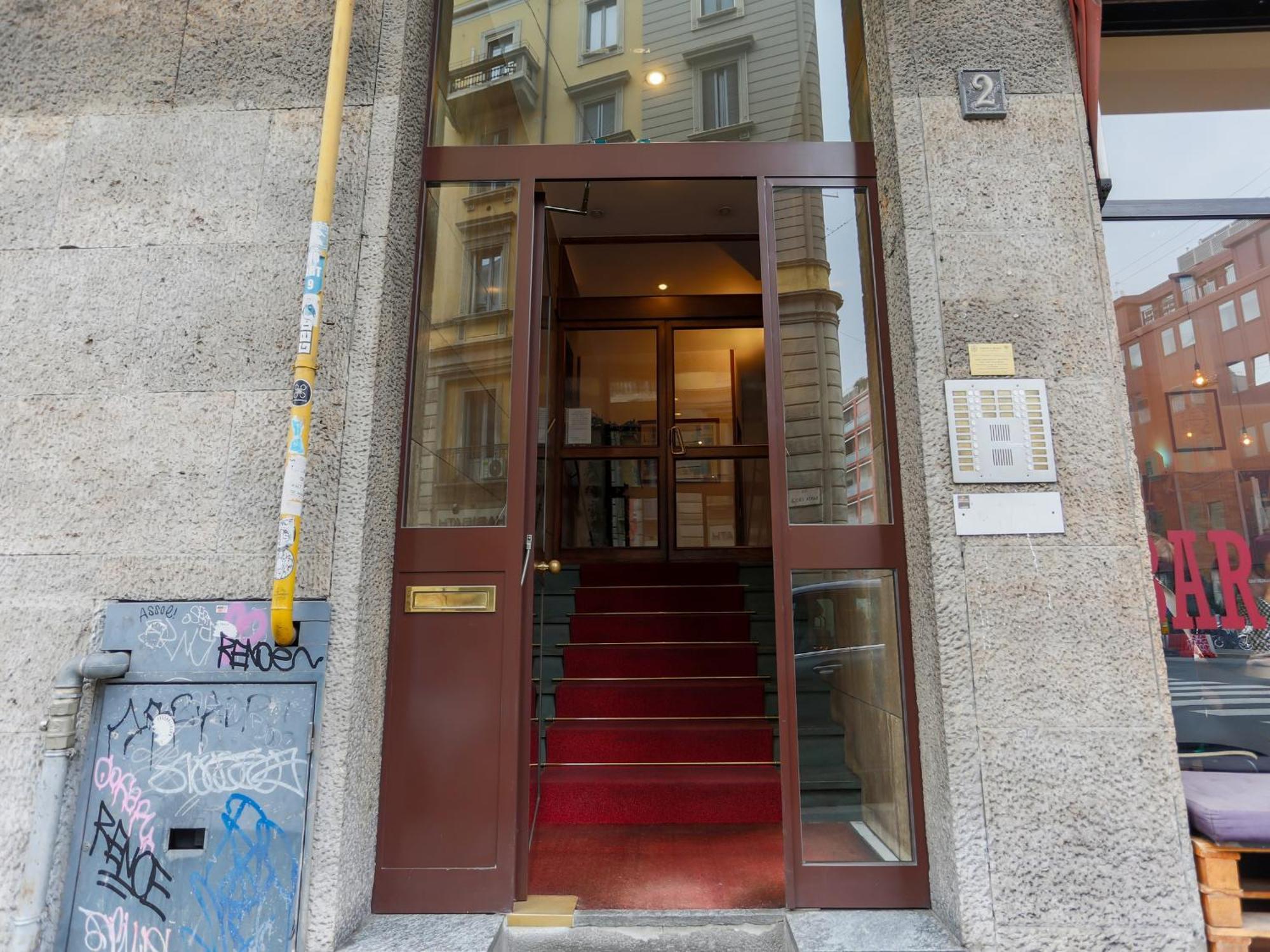 The Best Rent - Cozy Two-Bedroom Apartment Near Colonne S Lorenzo 米兰 外观 照片